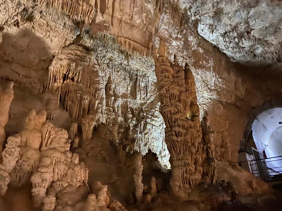 Lebanon: Beirut, Jeita Grotto, Byblos Private Tour and Lunch - From Beirut hotel to Jeita Grotto, a day that starts with awe