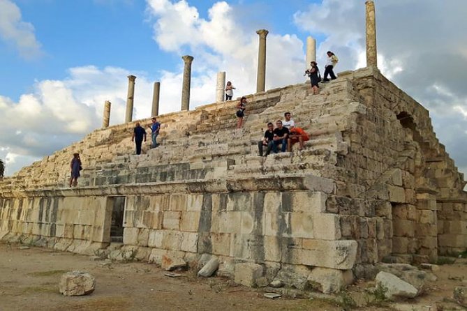 Lebanon Unveiled: Exclusive Private Tours to Sidon & Tyre - Al-Bass archaeological site: Roman hippodrome, necropolis, and the triumphal arch