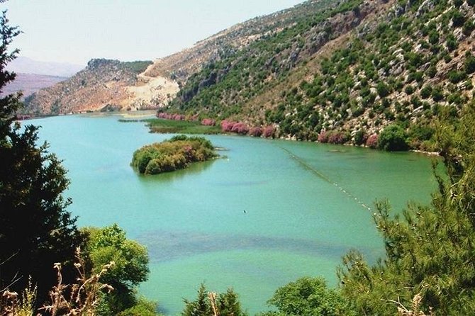 Palace of Dreams - Oyoun El Samak - Zahlan Grotto - Jabal El Arbaaine - Oyoun es-Samak lake and waterfalls: a calm break in the mountains